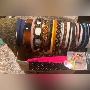 24-piece Lot Headbands.